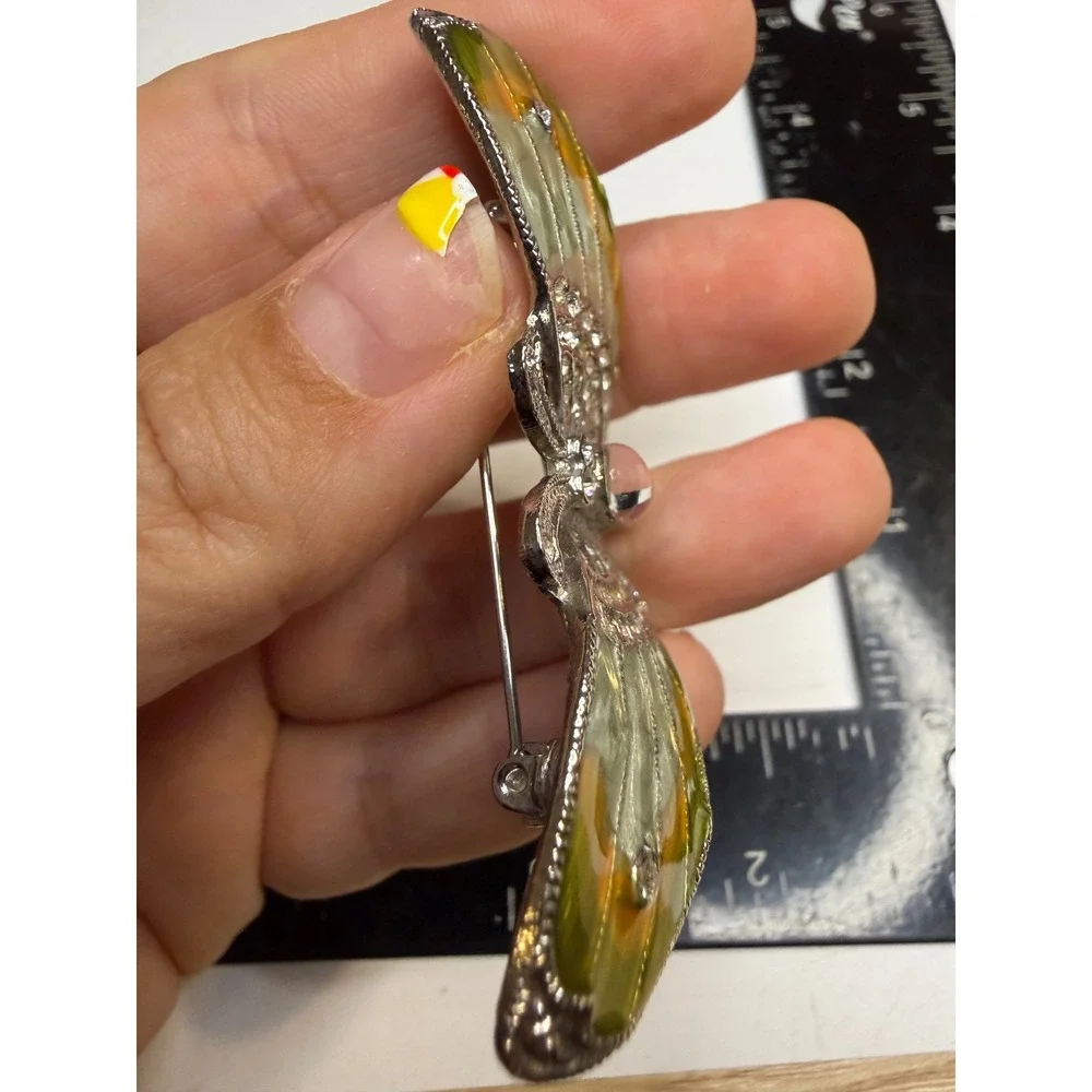 N/A butterfly brooch
